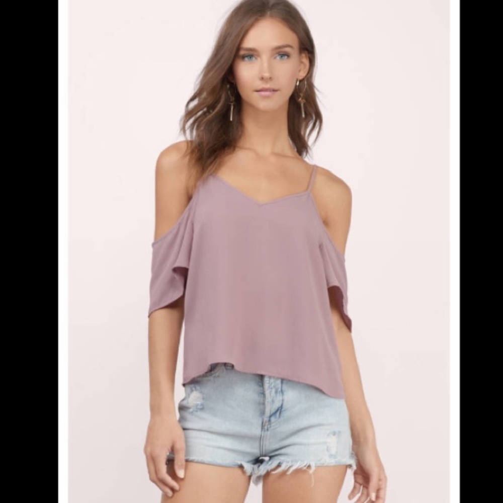 NWT- Tobi Cold shoulder top